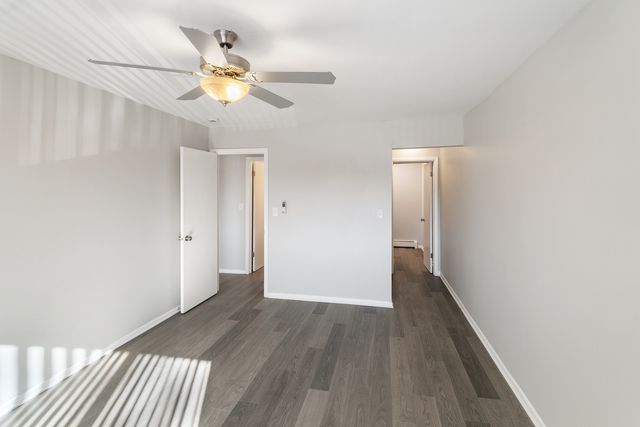 711 S Milwaukee Avenue 106, Libertyville, IL 60048