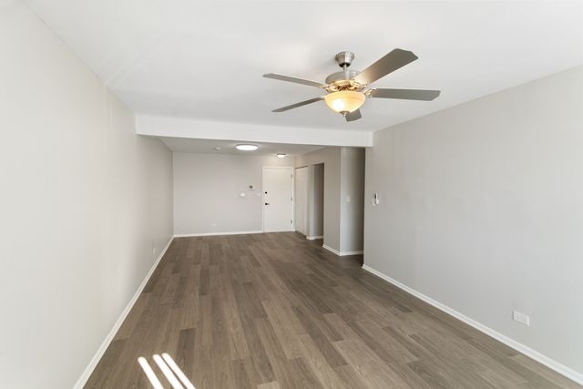 711 S Milwaukee Avenue 106, Libertyville, IL 60048