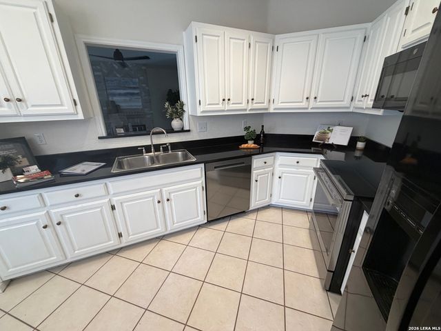 13931 Red Maple Wood, San Antonio, TX 78249