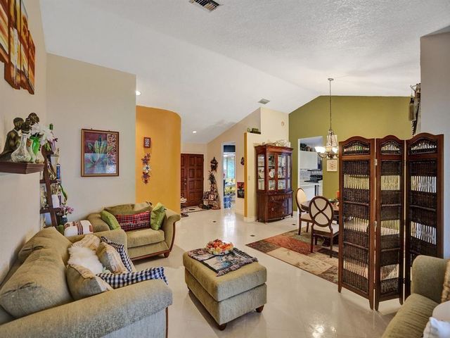 7380 NW 39th St, Lauderhill, FL 33319