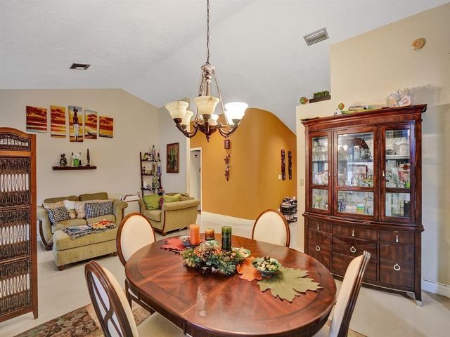 7380 NW 39th St, Lauderhill, FL 33319