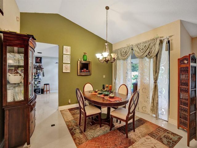 7380 NW 39th St, Lauderhill, FL 33319