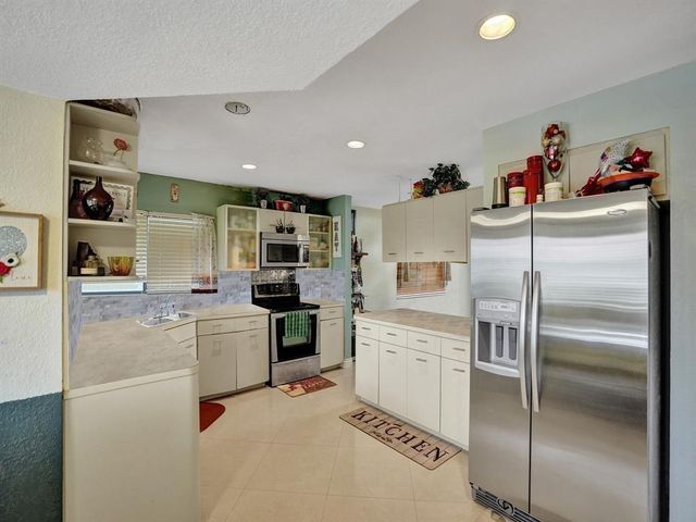 7380 NW 39th St, Lauderhill, FL 33319