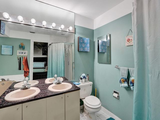 7380 NW 39th St, Lauderhill, FL 33319