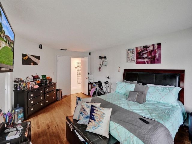 7380 NW 39th St, Lauderhill, FL 33319