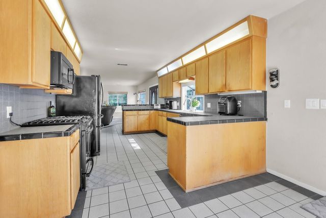 7568 Cripple Creek Rd, Citrus Heights, CA 95610