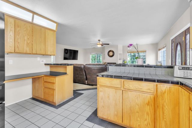 7568 Cripple Creek Rd, Citrus Heights, CA 95610