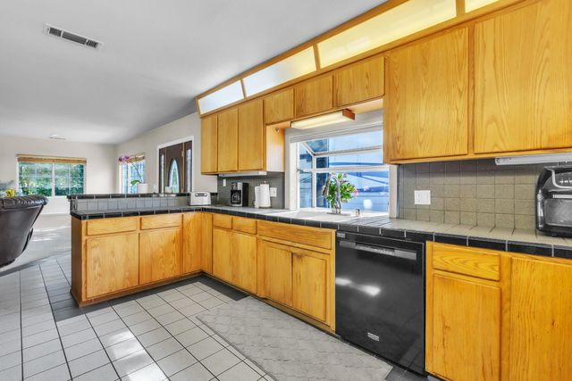 7568 Cripple Creek Rd, Citrus Heights, CA 95610
