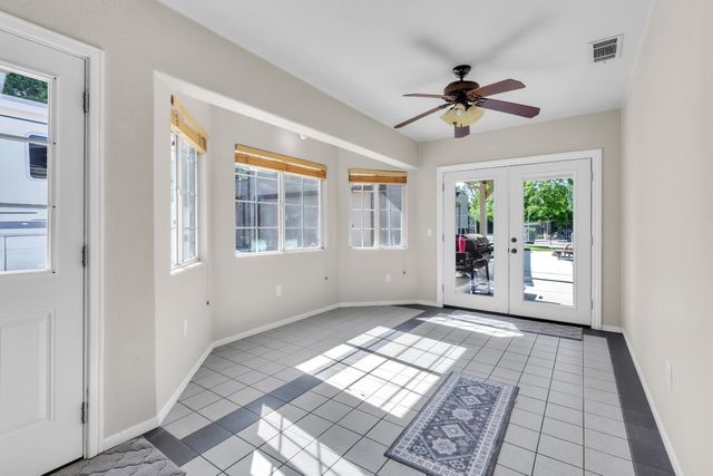 7568 Cripple Creek Rd, Citrus Heights, CA 95610