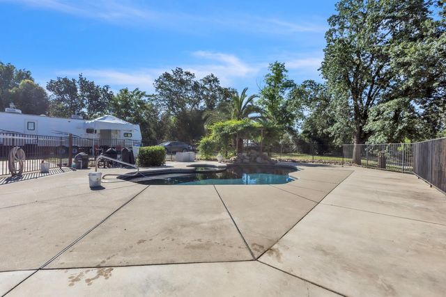 7568 Cripple Creek Rd, Citrus Heights, CA 95610