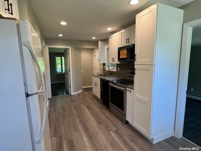 253 E 17th Street, Huntington Station, NY 11746