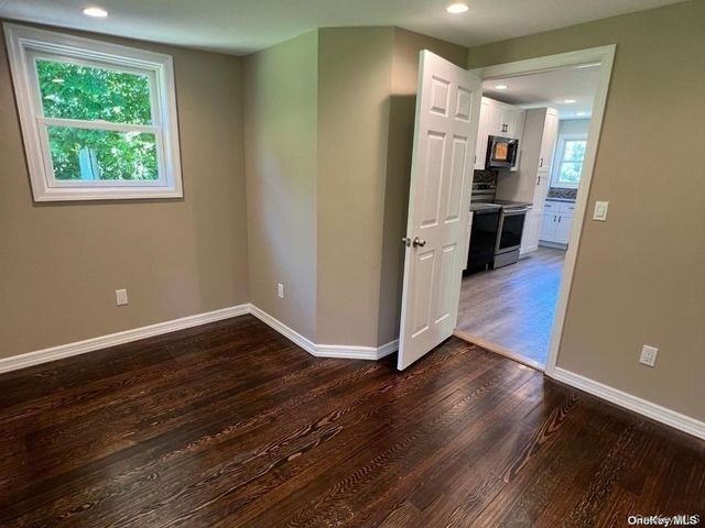 253 E 17th Street, Huntington Station, NY 11746