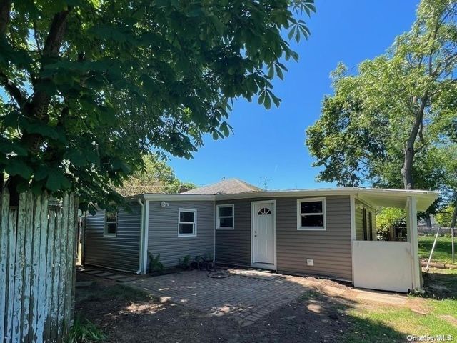 253 E 17th Street, Huntington Station, NY 11746