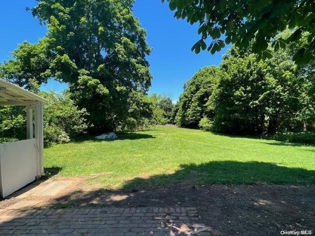 253 E 17th Street, Huntington Station, NY 11746