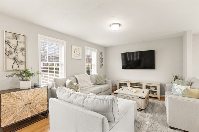 39 Sewell St, Brockton, MA 02301