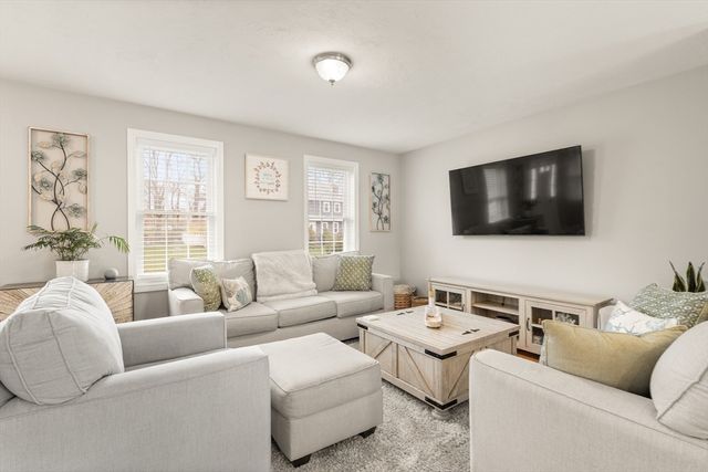 39 Sewell St, Brockton, MA 02301