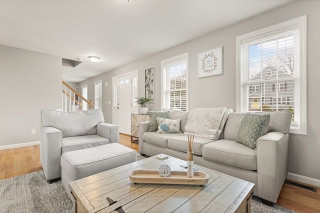 39 Sewell St, Brockton, MA 02301