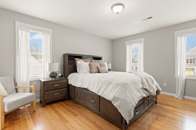 39 Sewell St, Brockton, MA 02301