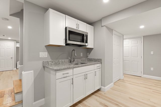 39 Sewell St, Brockton, MA 02301