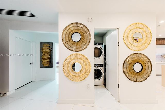 851 NE 1st Ave 2111, Miami, FL 33132