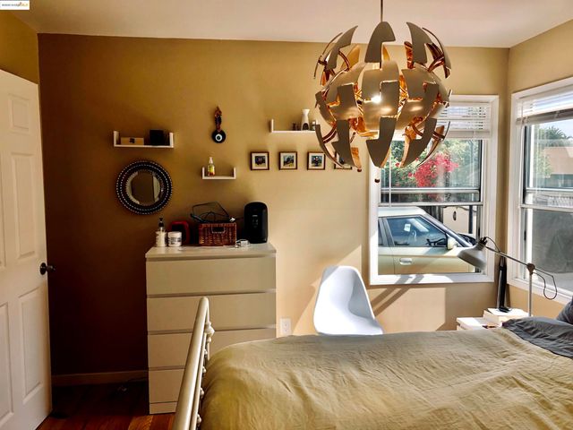 986 Kains Ave, Albany, CA 94705