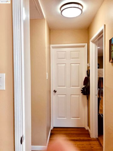 986 Kains Ave, Albany, CA 94705