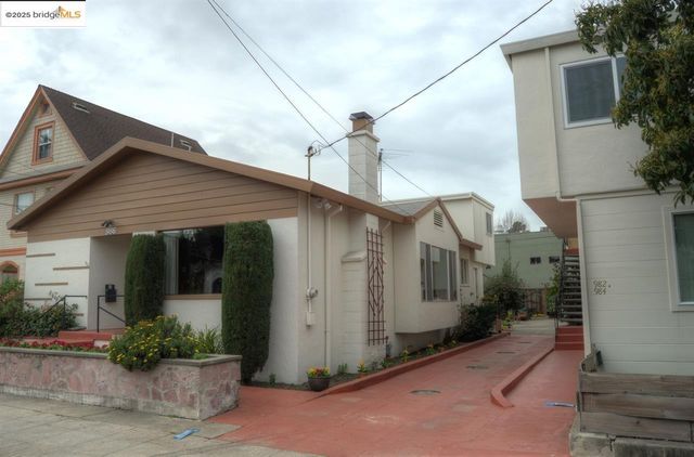 986 Kains Ave, Albany, CA 94705