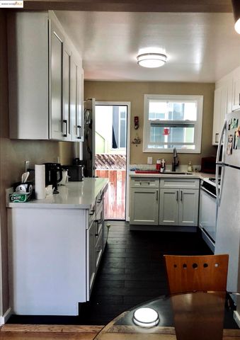 986 Kains Ave, Albany, CA 94705