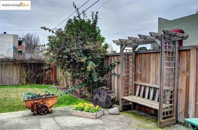 986 Kains Ave, Albany, CA 94705