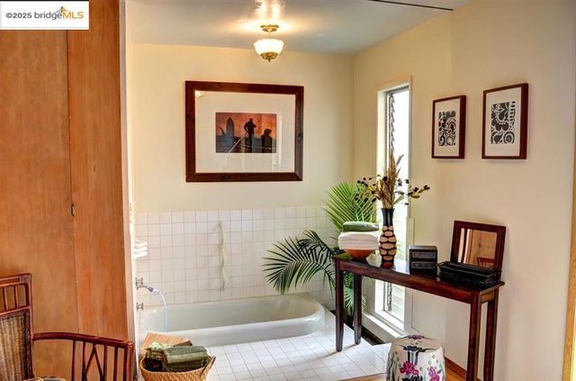 986 Kains Ave, Albany, CA 94705