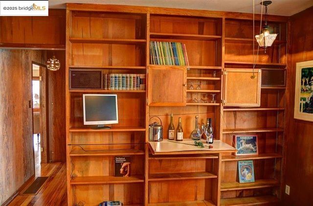 986 Kains Ave, Albany, CA 94705