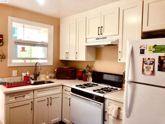 986 Kains Ave, Albany, CA 94705