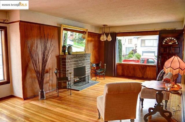 986 Kains Ave, Albany, CA 94705