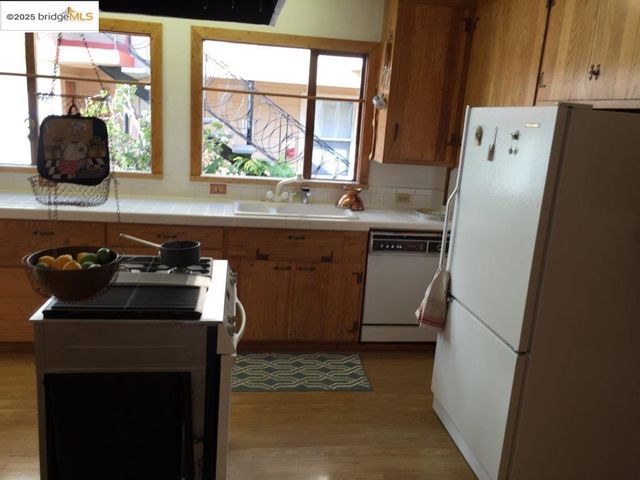 986 Kains Ave, Albany, CA 94705