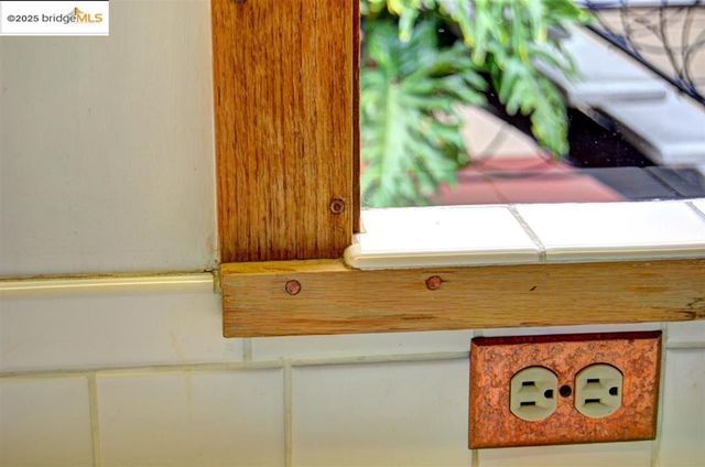 986 Kains Ave, Albany, CA 94705