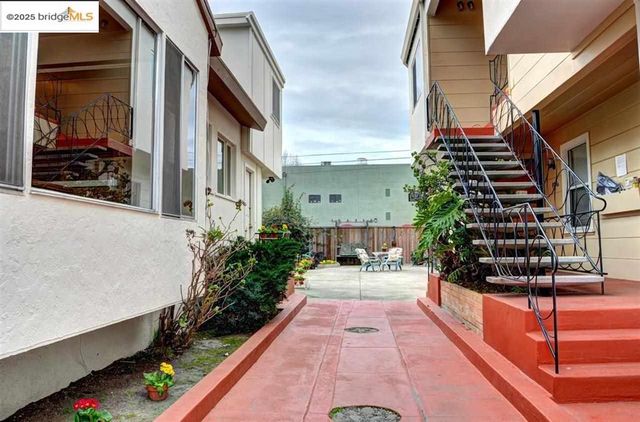 986 Kains Ave, Albany, CA 94705