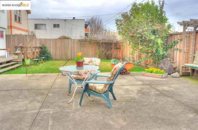 986 Kains Ave, Albany, CA 94705