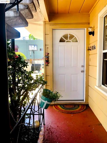 986 Kains Ave, Albany, CA 94705