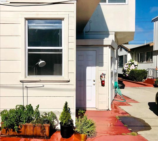 986 Kains Ave, Albany, CA 94705