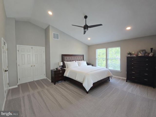 10 AVALON RD, Pennington, NJ 08534
