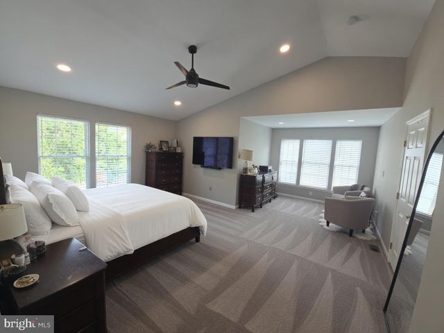 10 AVALON RD, Pennington, NJ 08534