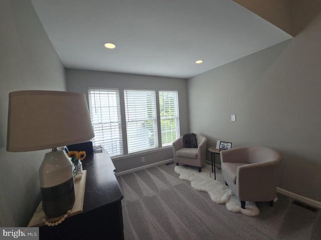10 AVALON RD, Pennington, NJ 08534