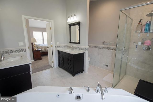 10 AVALON RD, Pennington, NJ 08534