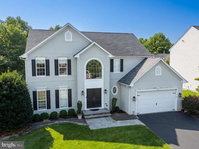 10 AVALON RD, Pennington, NJ 08534
