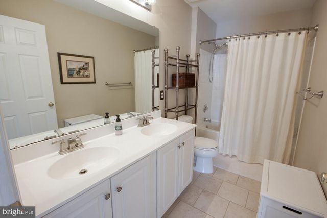 10 AVALON RD, Pennington, NJ 08534