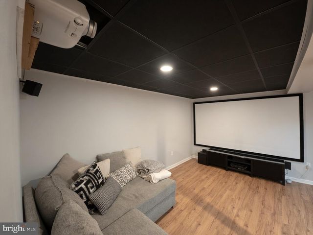 10 AVALON RD, Pennington, NJ 08534