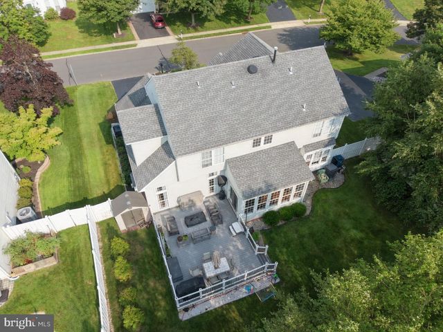 10 AVALON RD, Pennington, NJ 08534