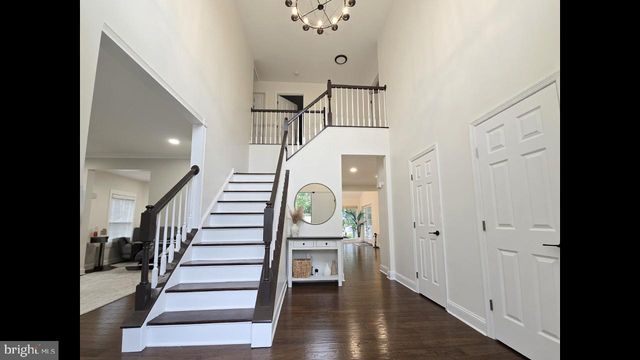 10 AVALON RD, Pennington, NJ 08534