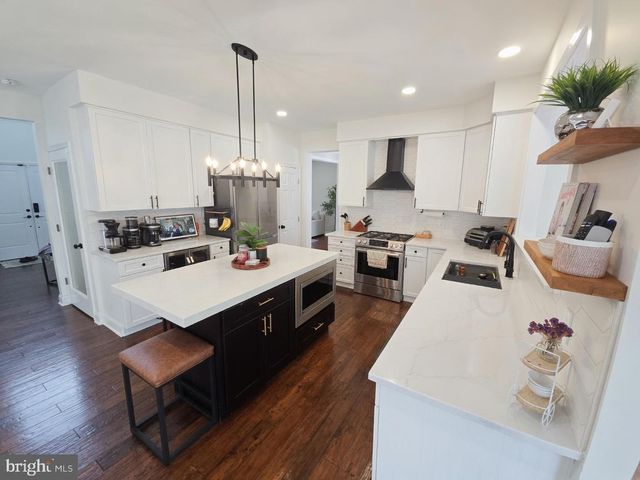 10 AVALON RD, Pennington, NJ 08534