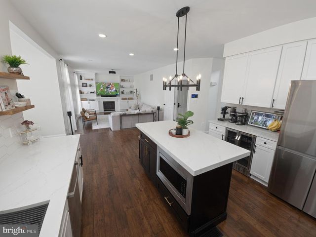 10 AVALON RD, Pennington, NJ 08534